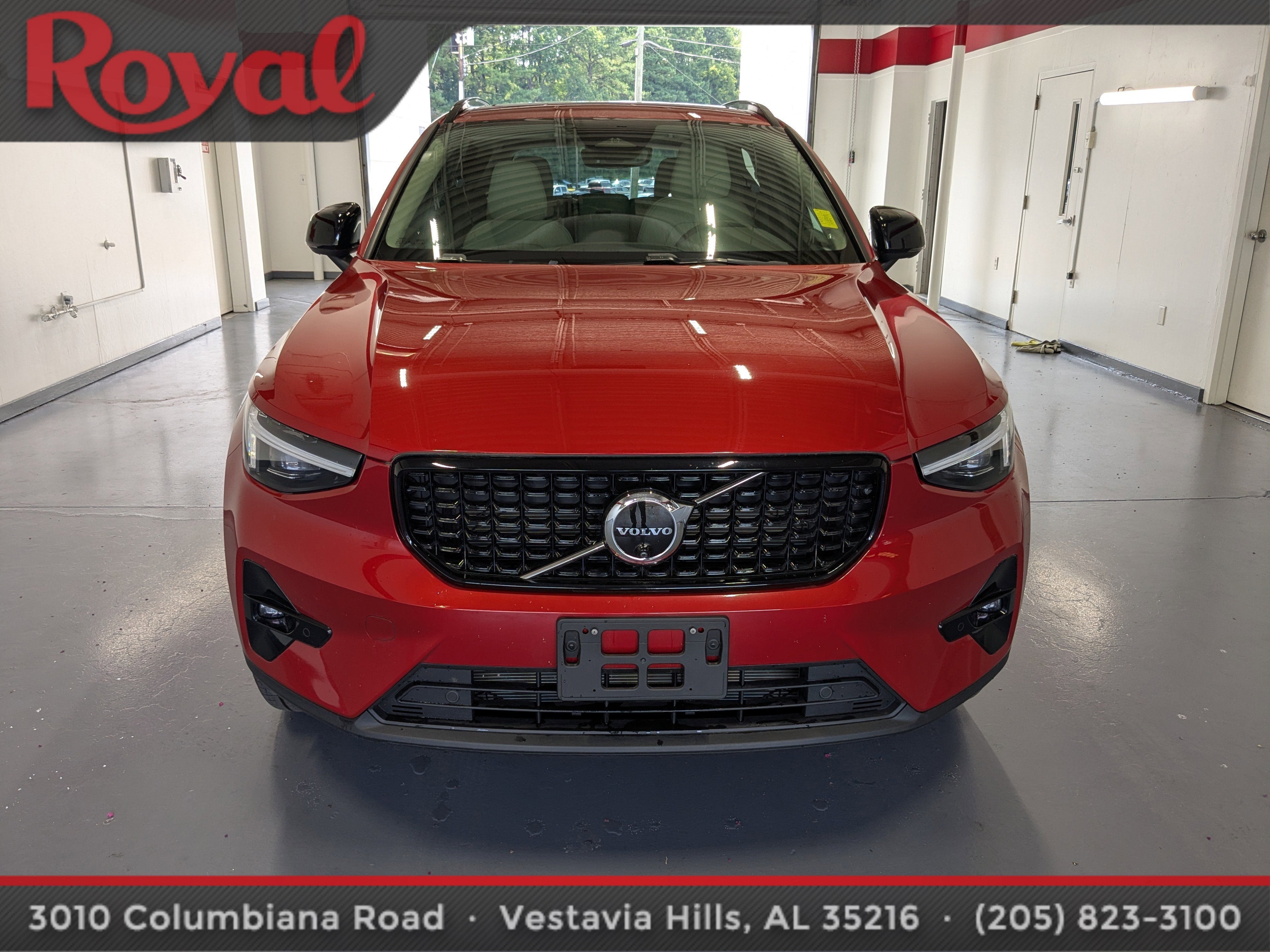 2024 Volvo XC40 Plus Dark Theme