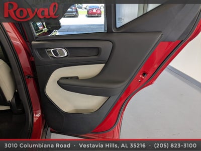 2024 Volvo XC40 Plus Dark Theme