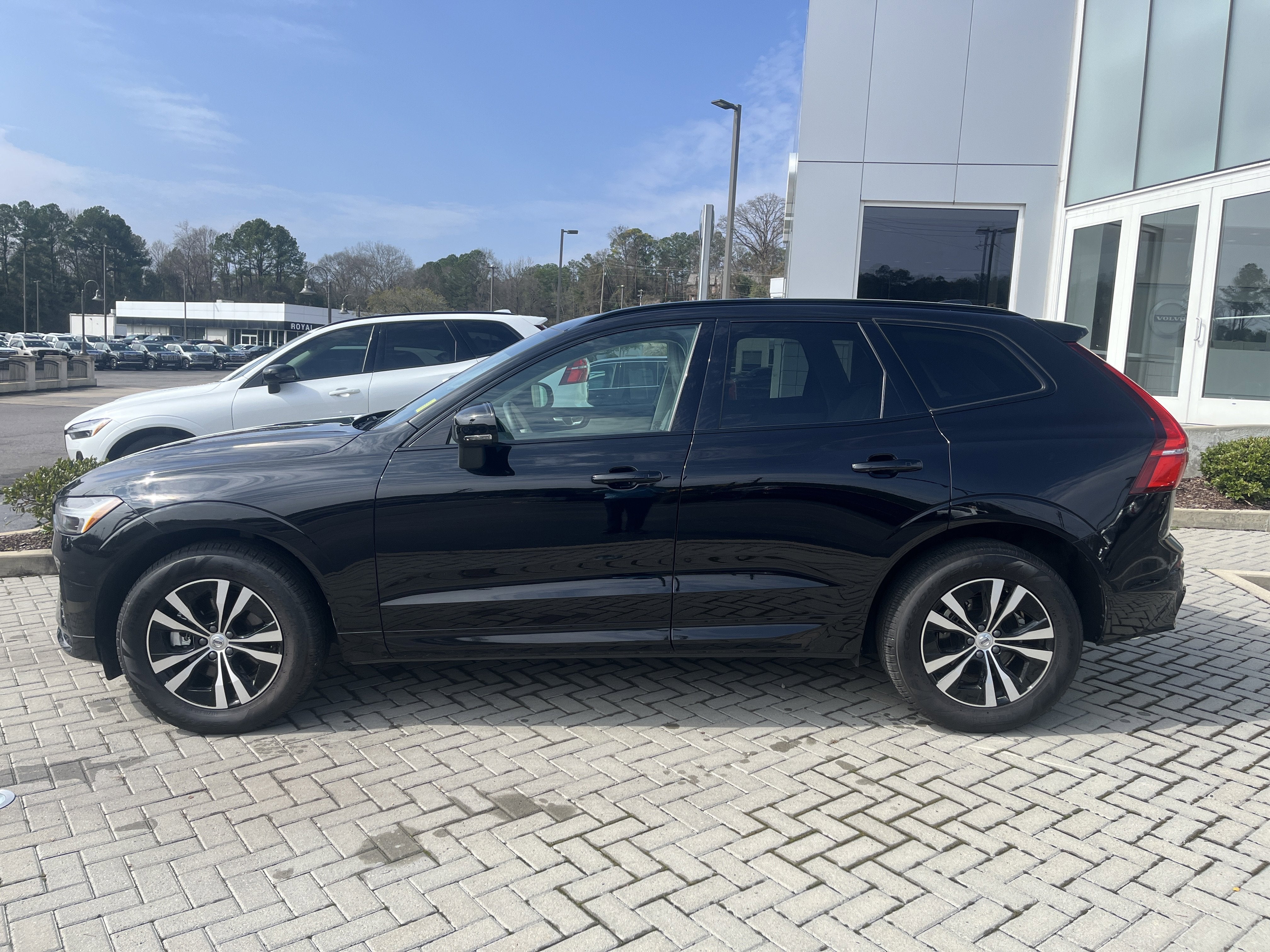 2025 Volvo XC60 Core